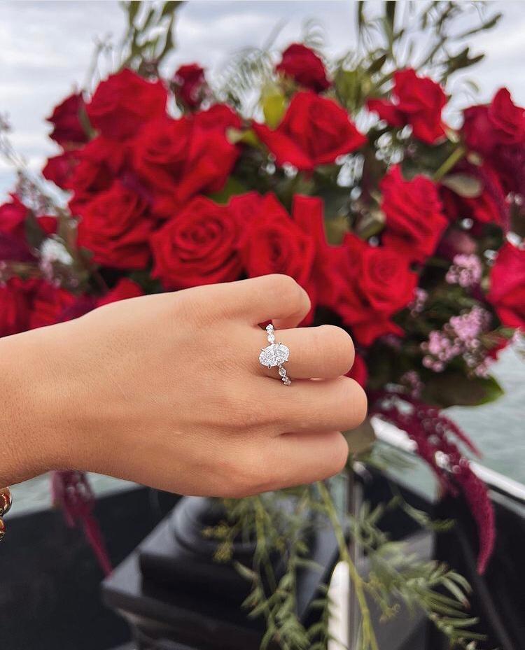 Head Oval Heels Engagement Ring - Image 4